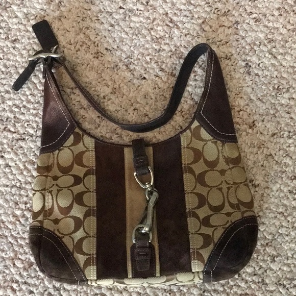 COACH E05Q 8K10 Coach Hobo Signature Purse | Depop